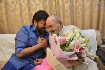 Chiranjeevi Meets K Viswanath - 8 of 18