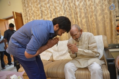 Chiranjeevi Meets K Viswanath - 9 of 18