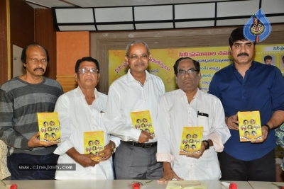 Cine Pramukhula Chemakkulu Book Release  - 3 of 21
