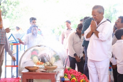 Dasari Narayana Rao Condolences Photos 4 - 16 of 83