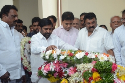 DR C Narayana Reddy Condolence Photos - 26 of 42