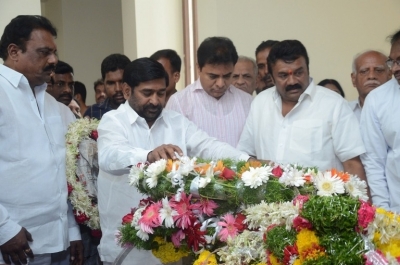 DR C Narayana Reddy Condolence Photos - 5 of 42