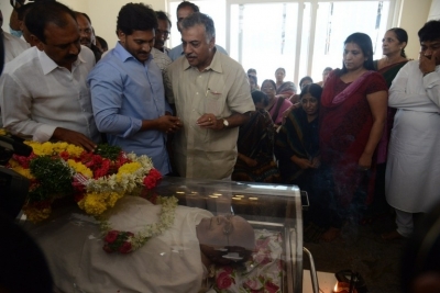 DR C Narayana Reddy Condolence Photos - 27 of 42