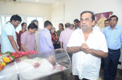 DR C Narayana Reddy Condolence Photos - 9 of 42