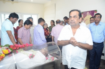 DR C Narayana Reddy Condolence Photos - 30 of 42