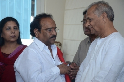 DR C Narayana Reddy Condolence Photos - 31 of 42