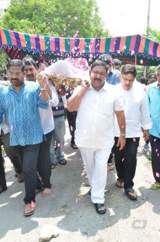 Edida Nageswara Rao Condolences Photos 2 - 129 of 138