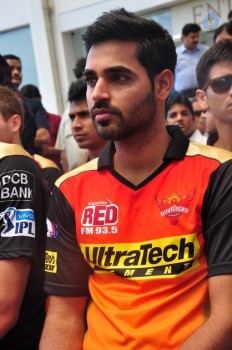 IPL Sunrisers Team Felicitates Apollo Doctors - 9 of 40