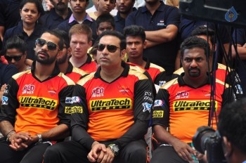 IPL Sunrisers Team Felicitates Apollo Doctors - 10 of 40