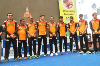 IPL Sunrisers Team Felicitates Apollo Doctors - 12 of 40