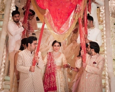 Isha Ambani and Anand Piramal Wedding Reception  - 7 of 48