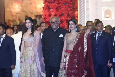 Isha Ambani and Anand Piramal Wedding Reception  - 15 of 48