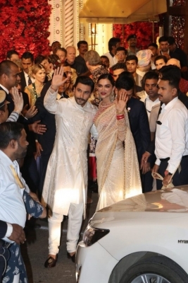 Isha Ambani and Anand Piramal Wedding Reception  - 25 of 48