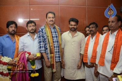 Jawaan Movie Team at Maddi Anjaneya Swamy Temple - 3 of 17