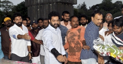 Jr NTR And Kalyan Ram Pays Tribute To NTR At NTR Ghat  - 2 of 17