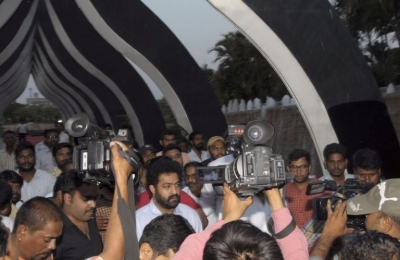 Jr NTR And Kalyan Ram Pays Tribute To NTR At NTR Ghat  - 4 of 17