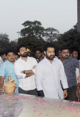 Jr NTR And Kalyan Ram Pays Tribute To NTR At NTR Ghat  - 5 of 17