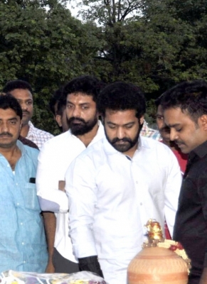 Jr NTR And Kalyan Ram Pays Tribute To NTR At NTR Ghat  - 8 of 17