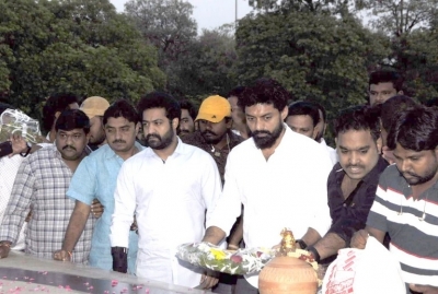 Jr NTR And Kalyan Ram Pays Tribute To NTR At NTR Ghat  - 11 of 17