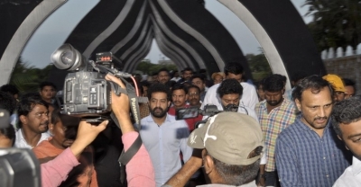 Jr NTR And Kalyan Ram Pays Tribute To NTR At NTR Ghat  - 12 of 17