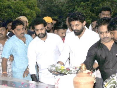 Jr NTR And Kalyan Ram Pays Tribute To NTR At NTR Ghat  - 13 of 17