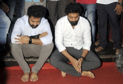 Jr NTR And Kalyan Ram Pays Tribute To NTR At NTR Ghat  - 16 of 17