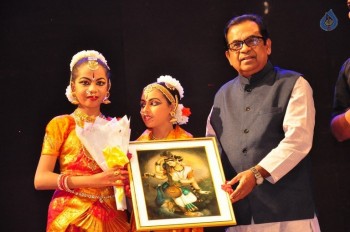 K A Lakshmi Bharatanatyam Arangetram Photos - 14 of 38