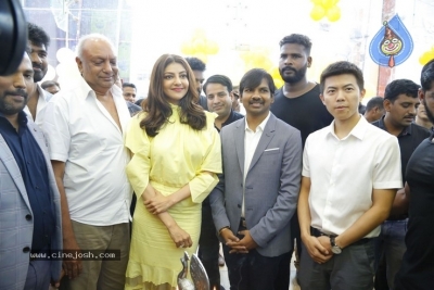 Kajal Launches Happi Mobiles Store at Vizag - 18 of 32