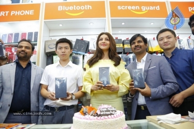 Kajal Launches Happi Mobiles Store at Vizag - 20 of 32