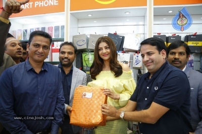 Kajal Launches Happi Mobiles Store at Vizag - 22 of 32