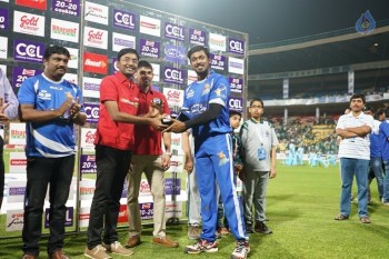 Karnataka Bulldozers Vs Chennai Rhinos Match Photos - 28 of 42