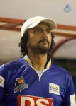 Karnataka Bulldozers Vs Mumbai Heroes Match - 118 of 202