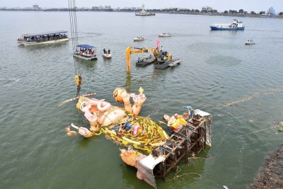 Khairatabad and Balapur Ganesh Nimajjanam Photos - 13 of 85