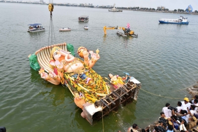 Khairatabad and Balapur Ganesh Nimajjanam Photos - 47 of 85