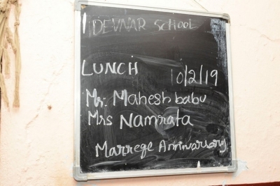 Mahesh and Namrata offers Lunch on Anniversary - 2 of 8