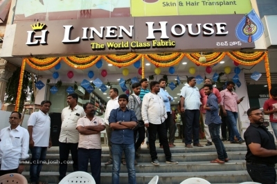 Nabha Natesh Inaugurated Linen House - 9 of 21