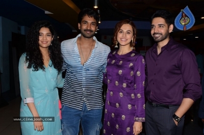 Neevevaro Movie Premiere Show Photos - 42 of 42
