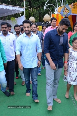 NTR Family Members Pay Tribute at NTR Ghat - 17 of 100