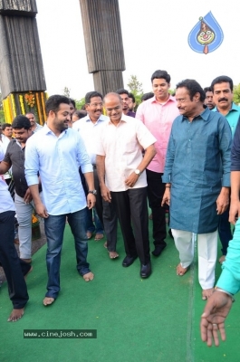 NTR Family Members Pay Tribute at NTR Ghat - 50 of 100