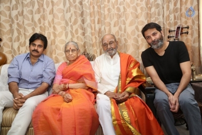 Pawan Kalyan and Trivikram Meets K Vishwanath - 11 of 77