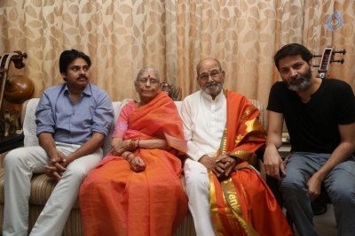 Pawan Kalyan and Trivikram Meets K Vishwanath - 27 of 77