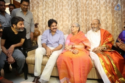 Pawan Kalyan and Trivikram Meets K Vishwanath - 33 of 77