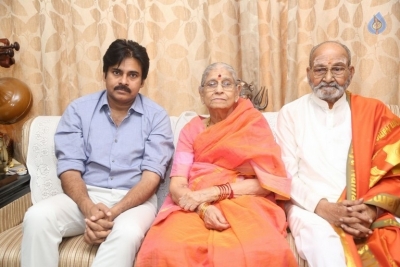 Pawan Kalyan and Trivikram Meets K Vishwanath - 47 of 77