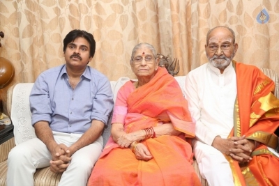 Pawan Kalyan and Trivikram Meets K Vishwanath - 61 of 77