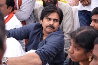 Pawan Kalyan Meet With DCI Employees At Visakhapatnam - 4 of 4