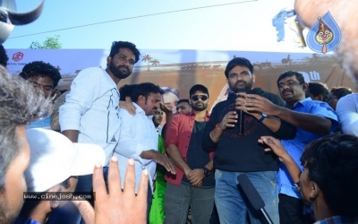 Prati Roju Panduga Movie Bus Tour Photos - 5 of 21