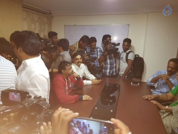 RGV Meets Vangaveeti and Devineni Families - 10 of 39