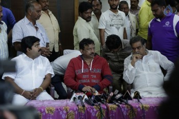 RGV Meets Vangaveeti and Devineni Families - 11 of 39