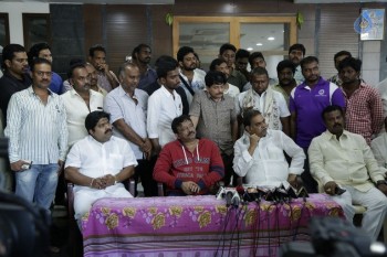 RGV Meets Vangaveeti and Devineni Families - 16 of 39