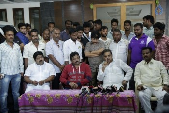 RGV Meets Vangaveeti and Devineni Families - 22 of 39